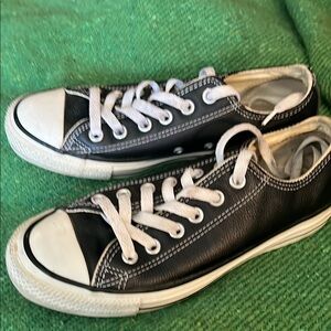 Black leather Converse women’s 7.5